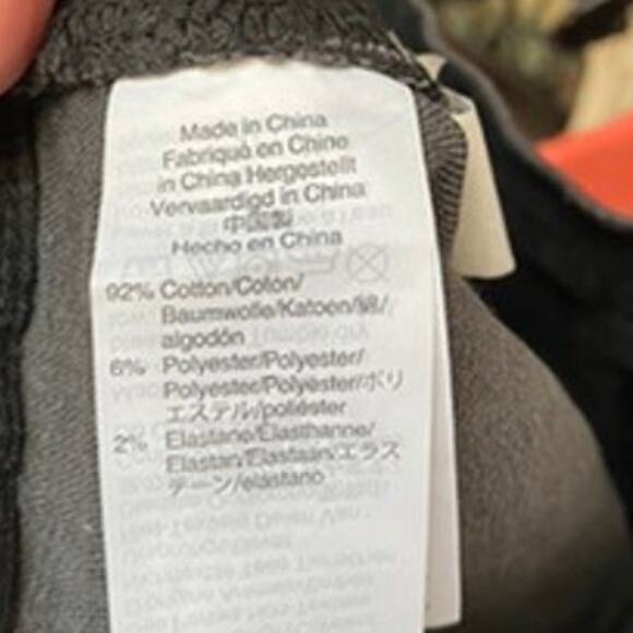 Madewell Petite 9" Mid-Rise Skinny Jean in Berkeley Black Button-Through Edition - Picture 12 of 16